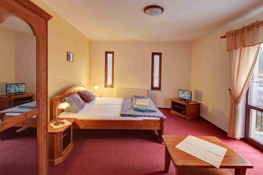 Hotel Hradni Basta Bečov nad Teplou Esterno foto
