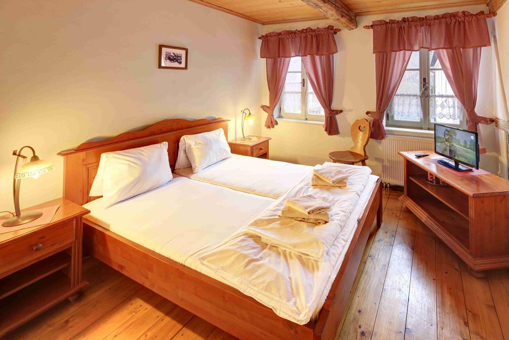 Hotel Hradni Basta Bečov nad Teplou Esterno foto
