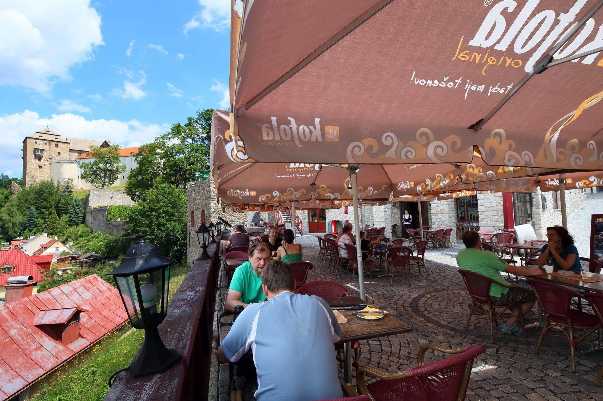 Hotel Hradni Basta Bečov nad Teplou Esterno foto