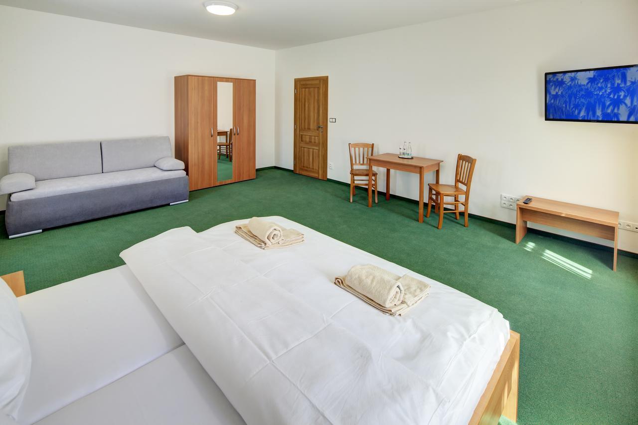 Hotel Hradni Basta Bečov nad Teplou Esterno foto