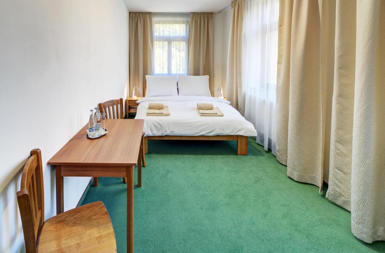 Hotel Hradni Basta Bečov nad Teplou Esterno foto