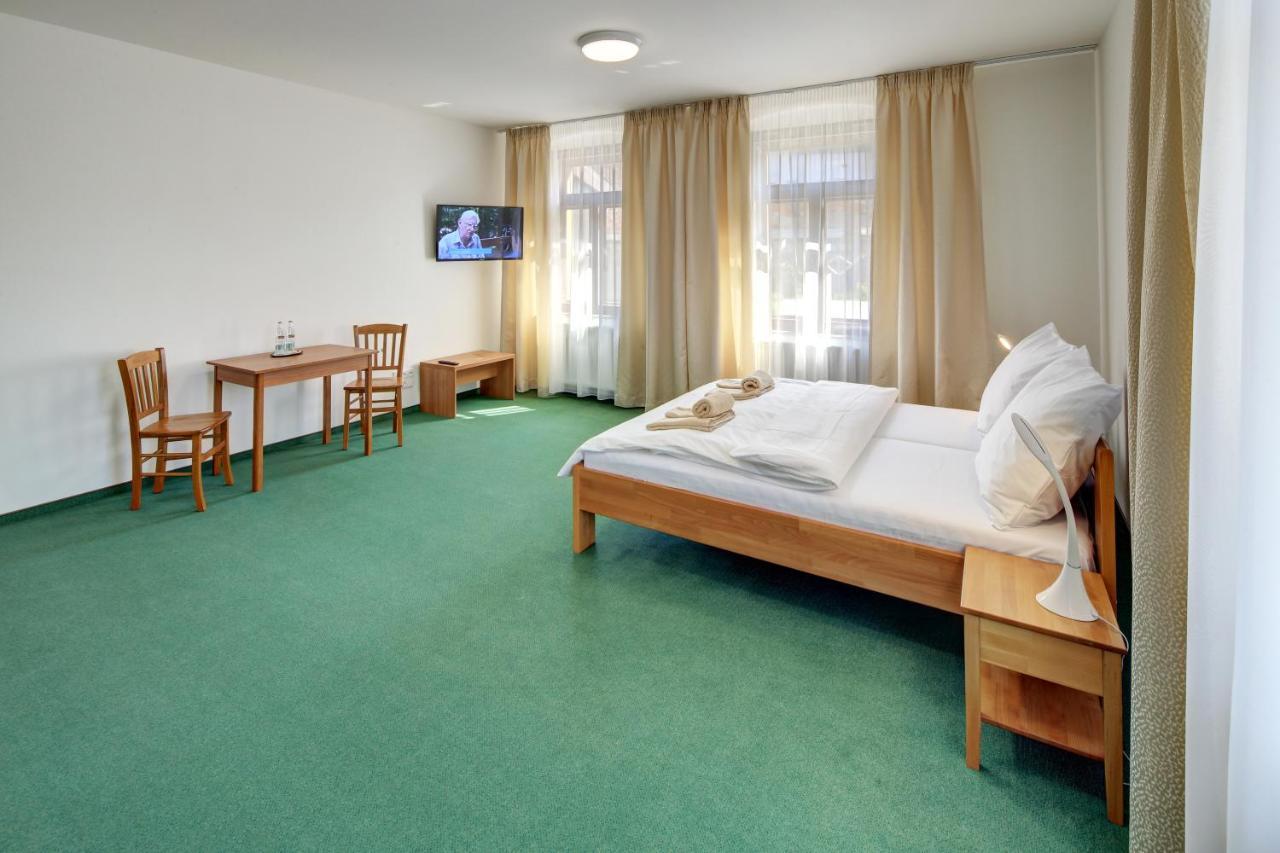 Hotel Hradni Basta Bečov nad Teplou Esterno foto